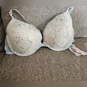 Victoria's secret 36DDD puch up bra